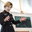 15. april: QSPA skal kuratere utsmykningen av det nye skipet MS Roald Amundsen. Dronning Sonja annonserer samarbeid mellom Queen Sonja Print Award og Hurtigruten i New York. Foto: Pontus Höök, Hurtigruten